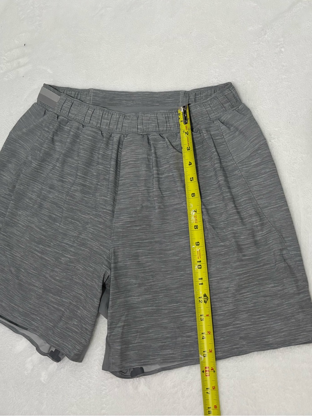 LULULEMON ATHLETICA Men's Performance Grey Athletic Shorts - Picture 11 of 12